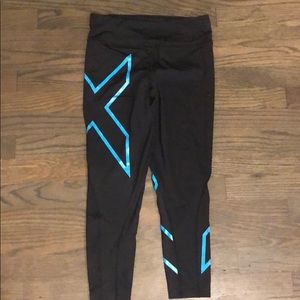 2xu Mid rise compression 3/4 tights! Like new!